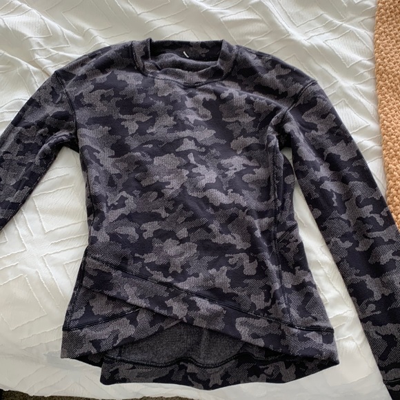 Lululemon black camo long sleeve top - Picture 1 of 6